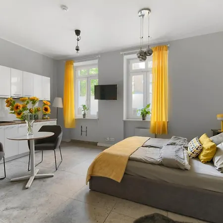 Spacious Apartament In The Heart Of Poznan Exterior foto